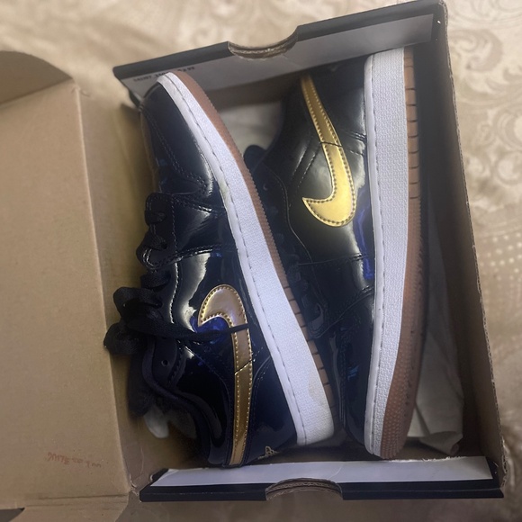 Big Kid Nike Gym Shoe - Picture 4 of 5